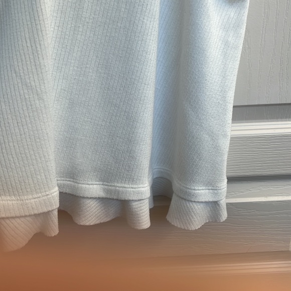 Cream tank - Picture 2 of 3